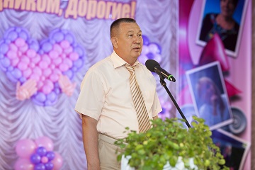 Сотрудники Энгельсского дома-интерната получили поздравления с Днем социального и медицинского работников.